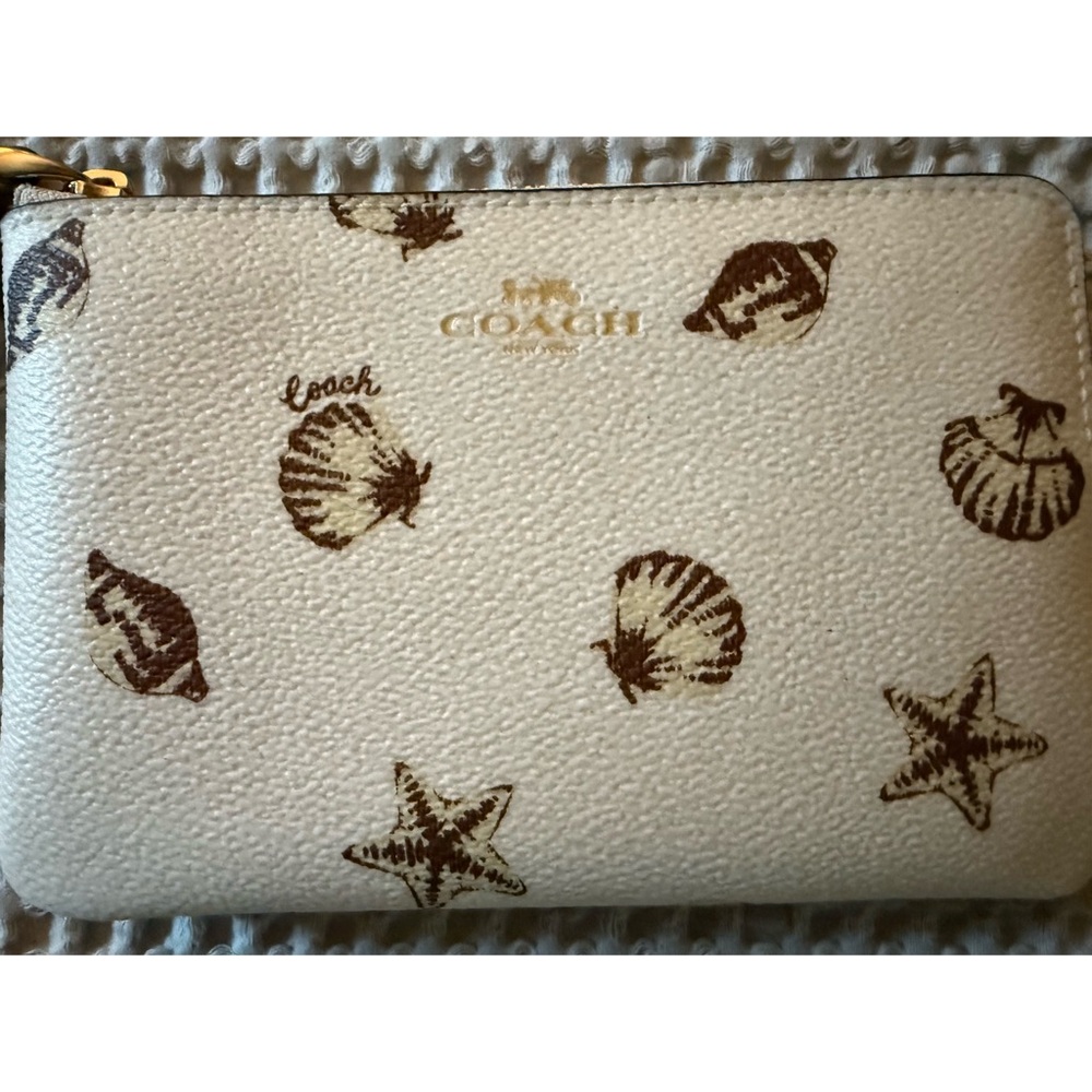 Coach Corner Zip Wristlet with Seashell Print 🐚 - Picture 5 of 7